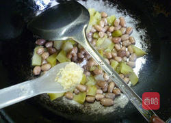 榨菜炒花生米的做法图解11