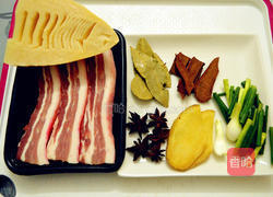 笋焖五花肉的做法图解1