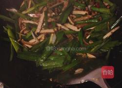 大蒜香干炒肉丝的做法图解2