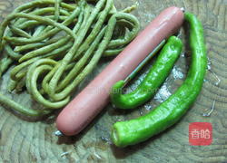 辣炒咸豆角火腿丁的做法图解1