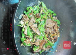 辣椒炒猪舌子的做法图解6