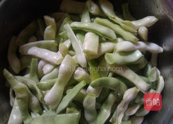 肉末豆角焖饭的做法图解1