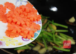 芹菜香干炒肉片的做法图解6