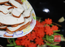 芹菜香干炒肉片的做法图解7