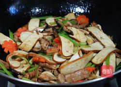 芹菜香干炒肉片的做法图解9