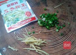 榨菜蒸非洲鲫鱼的做法图解1