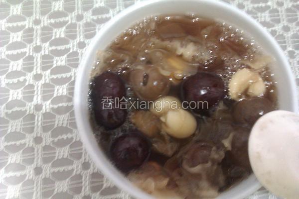 软糯银耳莲子羹