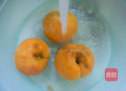 冰糖黄桃的做法图解3