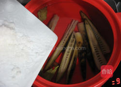 话梅手剥笋的做法图解4