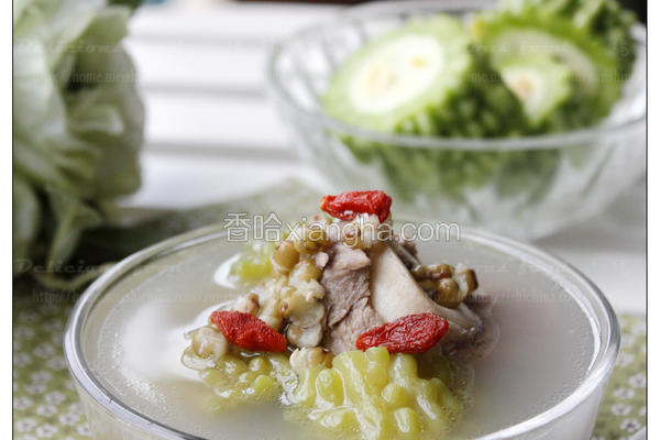 苦瓜绿豆骨头汤