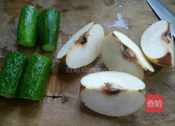 青瓜雪梨汁的做法图解3