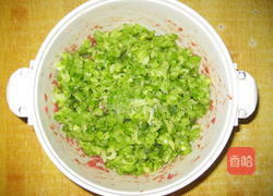 牛肉芹菜水饺的做法图解3