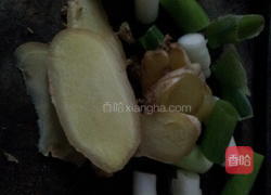 铁锅炖胖头鱼的做法图解2