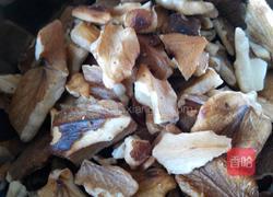 琥珀核桃仁的做法图解1