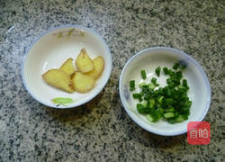 小黄鱼豆腐汤的做法图解3
