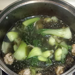 油菜木耳丸子汤的做法[图]