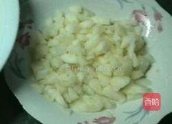 银耳雪梨羹的做法图解2