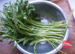 茼蒿虾仁小豆腐的做法图解3