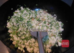 茼蒿虾仁小豆腐的做法图解9