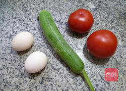 炒鸡蛋丝瓜番茄汤的做法图解1