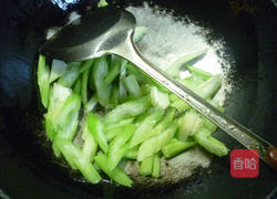 榨菜炒西芹的做法图解4