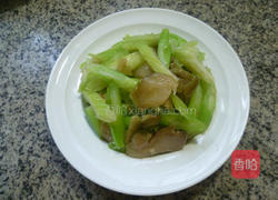 榨菜炒西芹的做法图解9