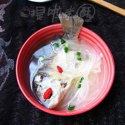 萝卜丝鲫鱼汤的做法[图]