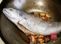 金蒜烧米鱼的做法图解5