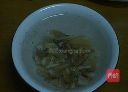 核桃仁炒杏鲍菇的做法图解1