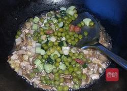 核桃仁炒杏鲍菇的做法图解7