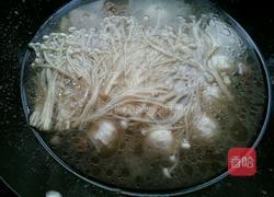 金针菇鱼丸肉片汤的做法图解6