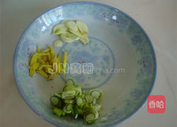 银芽青椒炒香干的做法图解5