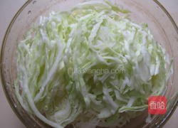蒜蓉包菜丝的做法图解2