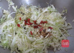 蒜蓉包菜丝的做法图解7