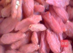 花生银耳枸杞汤的做法图解2