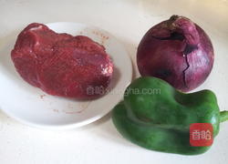 洋葱甜椒爆牛肉的做法图解1