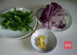 洋葱甜椒爆牛肉的做法图解3
