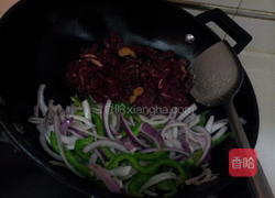 洋葱甜椒爆牛肉的做法图解6