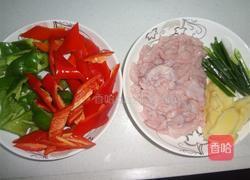 双椒爆炒生肠的做法图解2