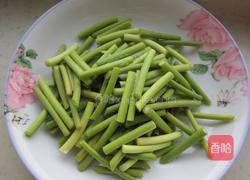 香干蒜薹炒肉丝的做法图解2