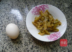 榨菜蟹味菇蛋花汤的做法图解2