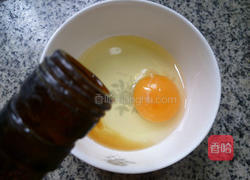 榨菜蟹味菇蛋花汤的做法图解3