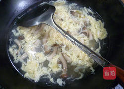 榨菜蟹味菇蛋花汤的做法图解8