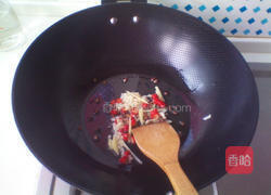 酸菜豆花鸡的做法图解2