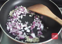 鸡蛋海苔西芹意粉的做法图解1