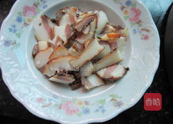 小炒香干腊肉的做法图解2