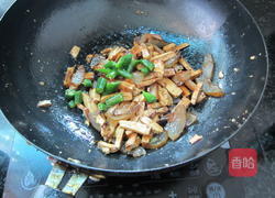 小炒香干腊肉的做法图解6