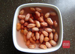 黄芪大枣煲凤爪的做法图解1