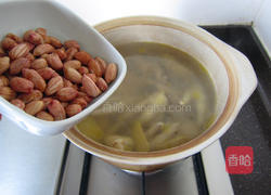 黄芪大枣煲凤爪的做法图解8