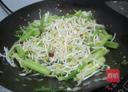 香干炒青芹的做法图解5